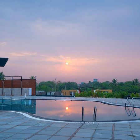 Serene Resort Hyderabad シャムシャバード エクステリア 写真