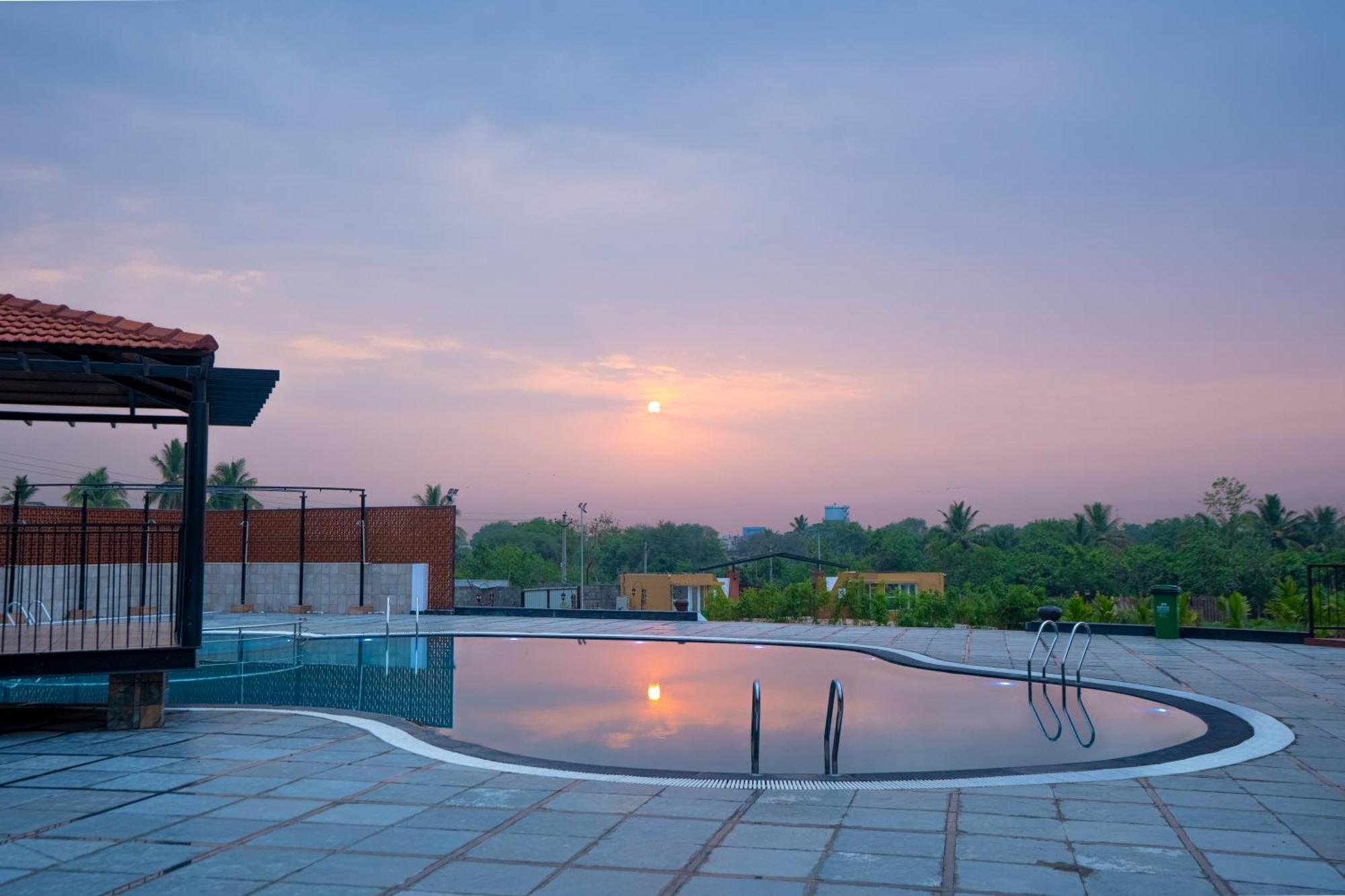 Serene Resort Hyderabad シャムシャバード エクステリア 写真