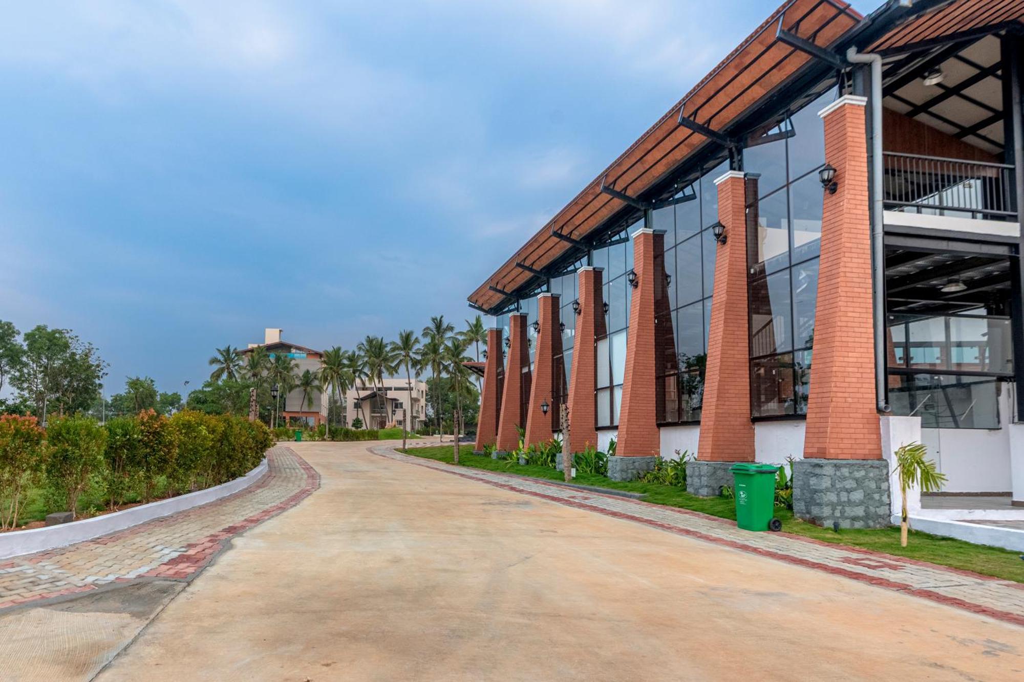 Serene Resort Hyderabad シャムシャバード エクステリア 写真